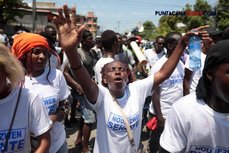 Haitians Rally Against Dominican Measures for the Canal, Demand Ariel Henry’s Exit