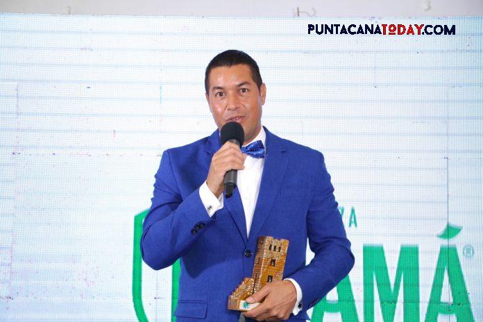 Juan de Dios Valentin ganador en la catedoria Originalidad del premio Pasaporte Abierto 2023 efectua