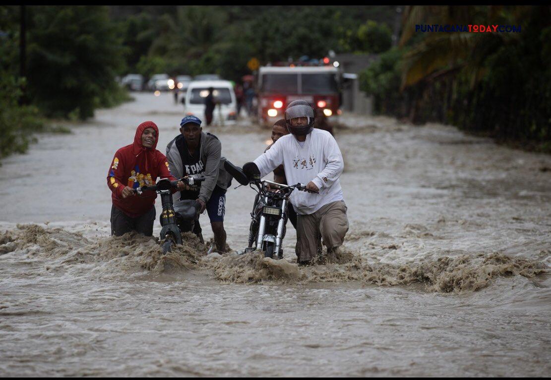 Landslides, Overflowing Rivers, and Heavy Rain Cause 33 Deaths Across the Country