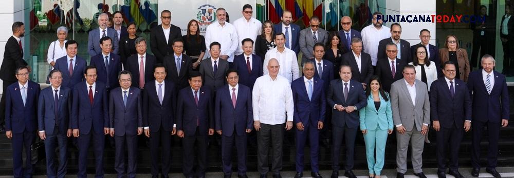 rewrite this title Dominican Republic and Vietnam strengthen trade and air transport relations in business dialogue