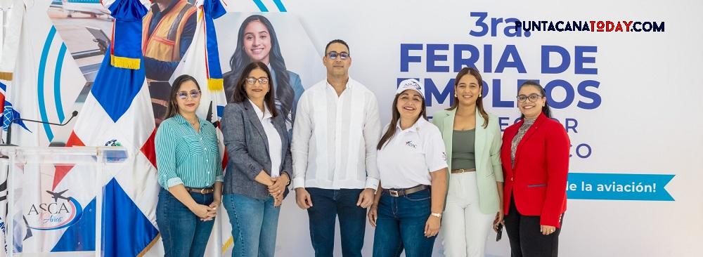 rewrite this title More than a thousand young people attend the “Third Aeronautical Sector Job Fair” at the ASCA facilities