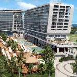 rewrite this title Hyatt Vivid Hotels & Resorts arrives at the Dominican Republic with a 500 -room hotel only for adults