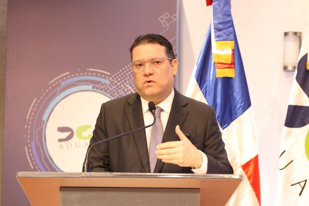 AmChamDR President Praises Customs Reforms Led by Yayo Sanz Lovaton