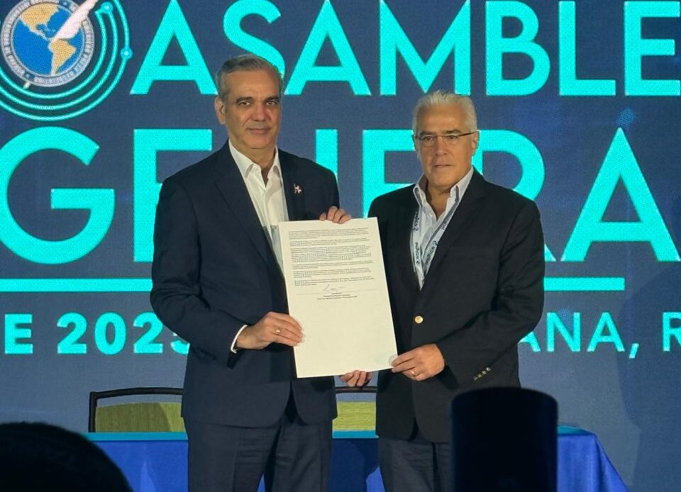 Abinader, IAPA President Ink Updated Freedom of Expression Declaration