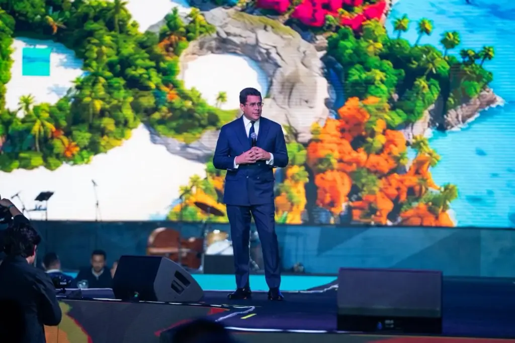 Punta Cana Tourism Growth Minister Collado Meets 1600 Agents in Mexico