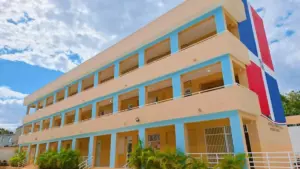 Obras en centros educativos buscan garantizar espacios más seguros en RD