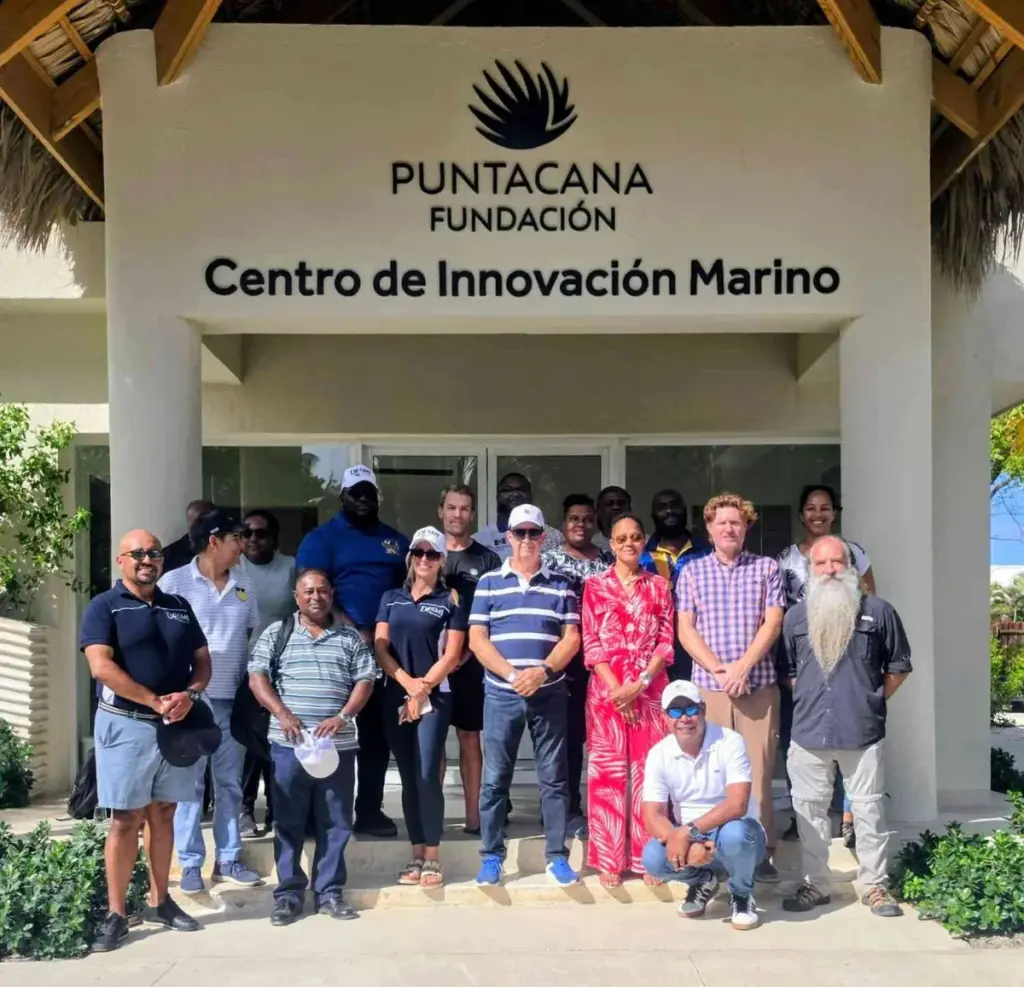 gestión del sargazo en Punta Cana - Granada estudia en Punta Cana cómo contener y aprovechar el sargazo