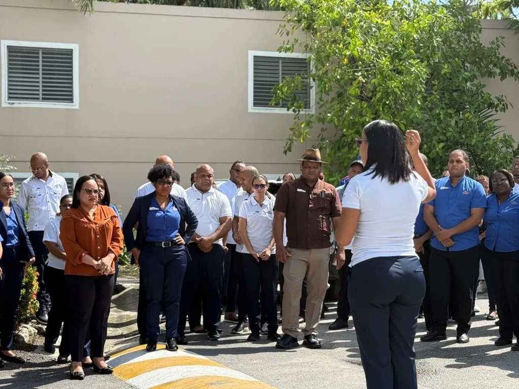 simulacro por terremoto en Bávaro - ¡Todos fuera! Colaboradores evacuaron el Hotel Palladium en Bávaro durante el si
