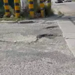 huecos en Bávaro, cruce Cocotal-IMG - Cruce Cocotal–IMG en Bávaro se convierte en un dolor de cabeza por hoyos que com